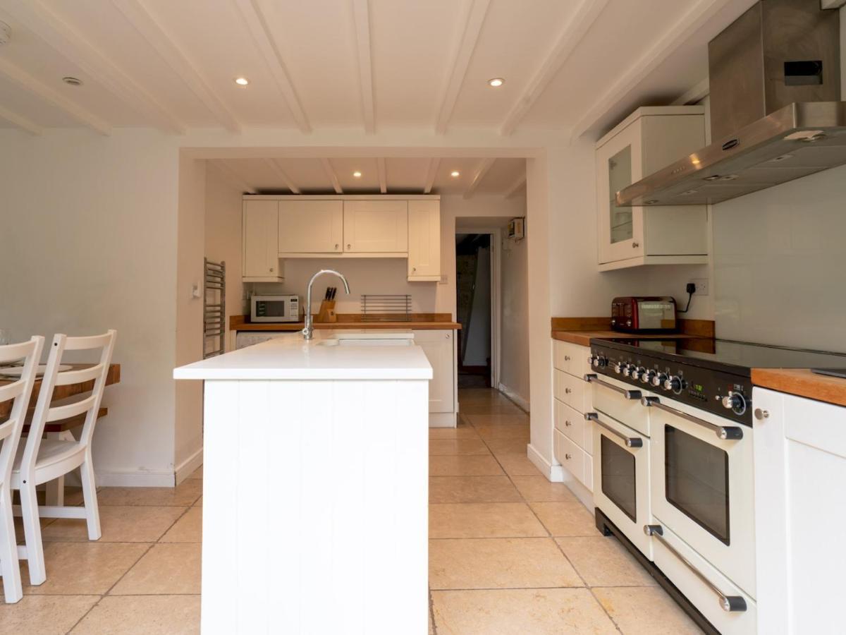 Pass The Keys Delightful 4 Bedroom Cotswold Character Cottage Cheltenham Exterior photo