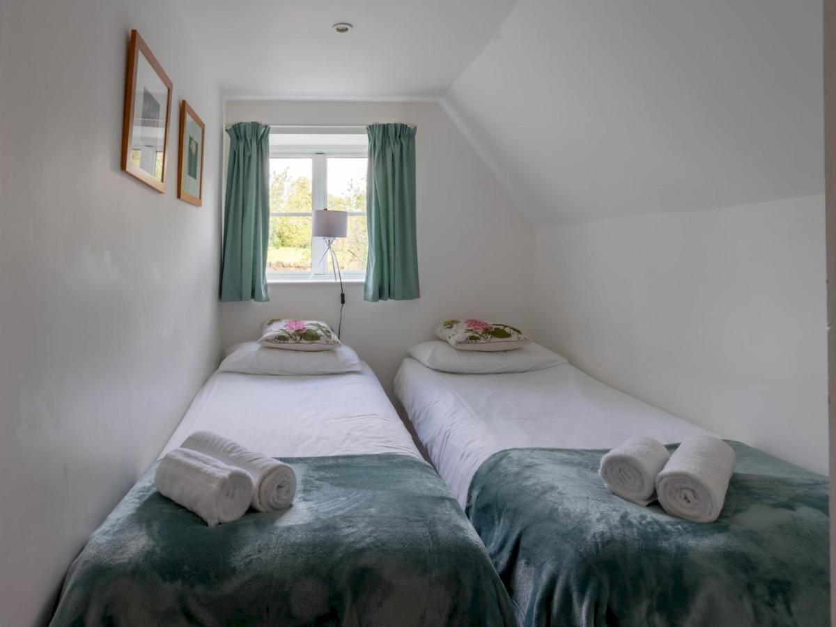 Pass The Keys Delightful 4 Bedroom Cotswold Character Cottage Cheltenham Exterior photo