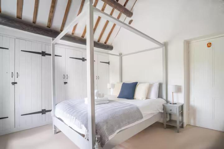 Pass The Keys Delightful 4 Bedroom Cotswold Character Cottage Cheltenham Exterior photo